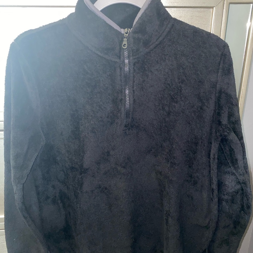 Black sweatshirt
